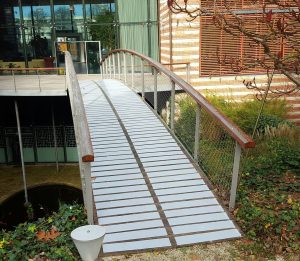 Chinese Embassy in The Netherlands - Bridge